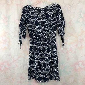 🎉5️⃣ for 2️⃣5️⃣ 🎉
OLD NAVY Geo Print Dress XS